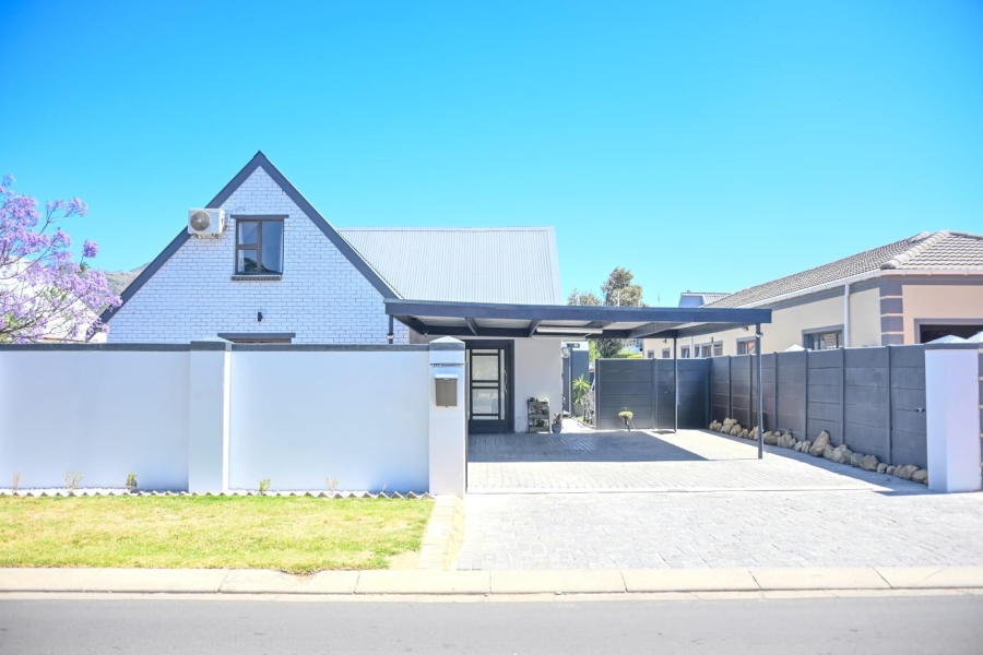 3 Bedroom Property for Sale in Gordons Bay Central Western Cape